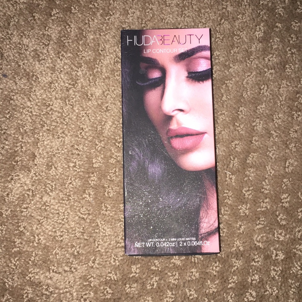 Brand new huda Beauty lip kit